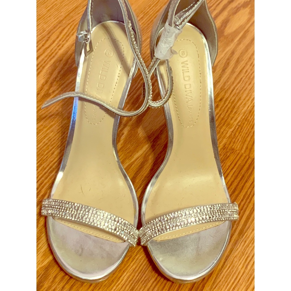 3/$10 Brand New Qupid Strappy Ankle Sandals sz 8